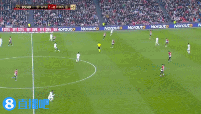 队友为他让球点，暖心瞬间