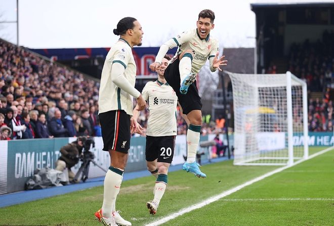 篮球火箭队内新星连续两场命中关键球