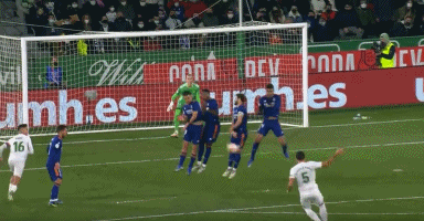 梅西一年造进球74个！三大MVP！快踢满全场还能边线一过四！